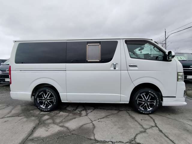 Toyota Hiace Van 9