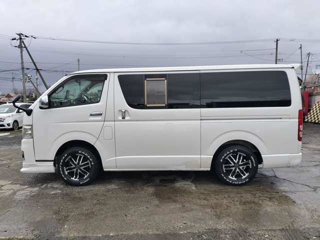 Toyota Hiace Van 10