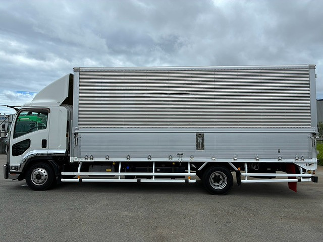 Isuzu Forward 12