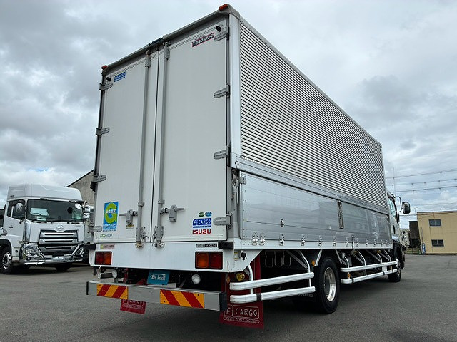 Isuzu Forward 9