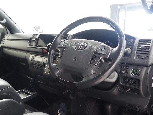 Toyota Hiace Van 11