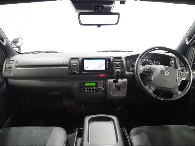 Toyota Hiace Van 10