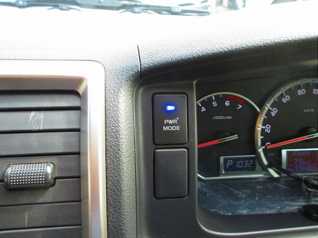 Toyota Hiace Van 12