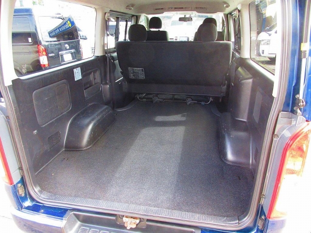 Toyota Hiace Van 6