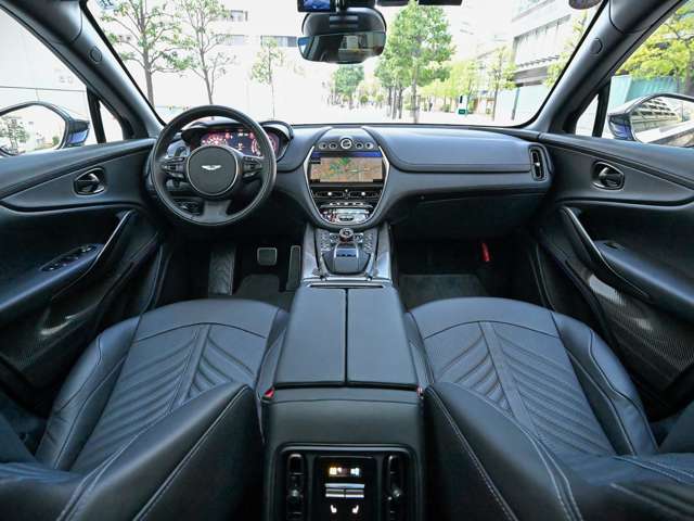 Aston Martin DBX 12