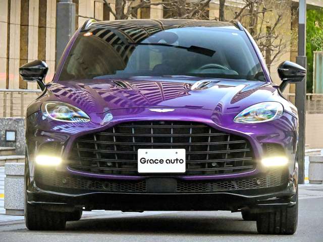 Aston Martin DBX 2