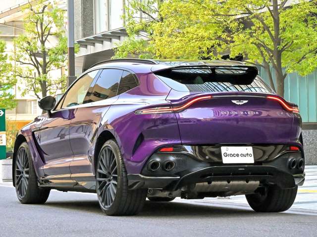 Aston Martin DBX 5