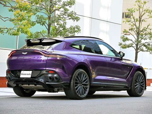 Aston Martin DBX 7
