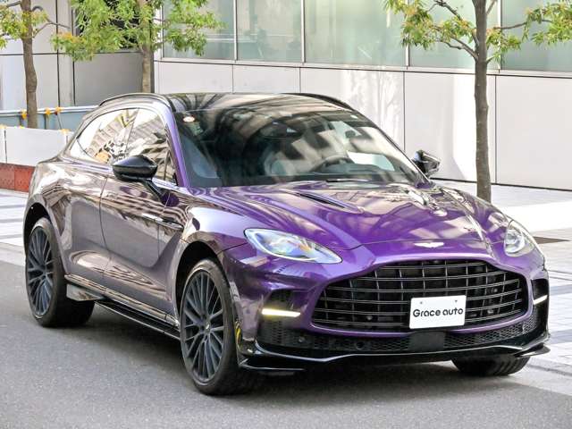 Aston Martin DBX 9