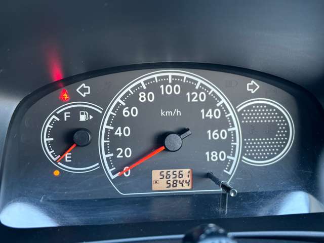 Nissan AD 8