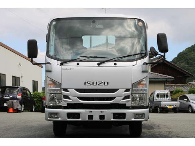 Isuzu Elf 4