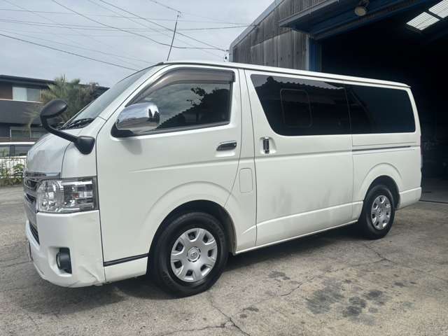 Toyota Hiace Van 4