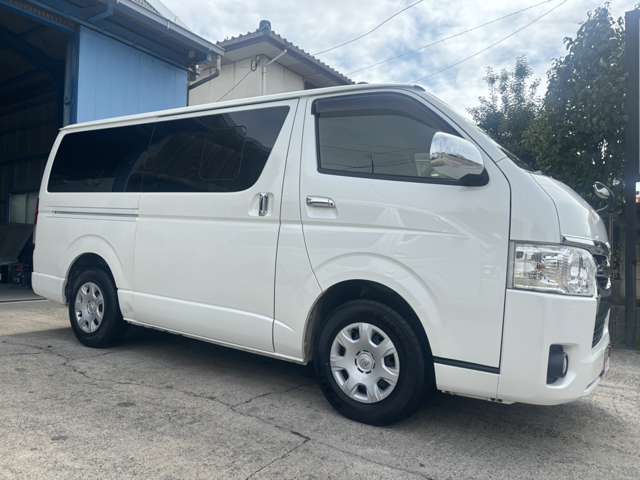 Toyota Hiace Van 5