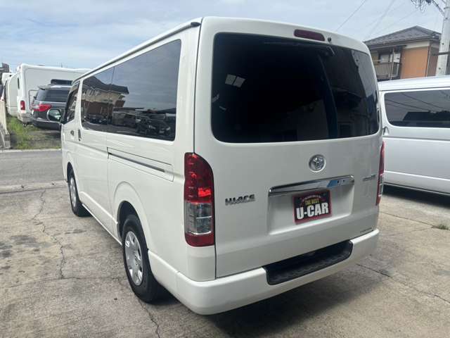 Toyota Hiace Van 7