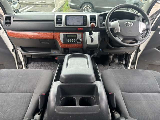 Toyota Hiace Van 10