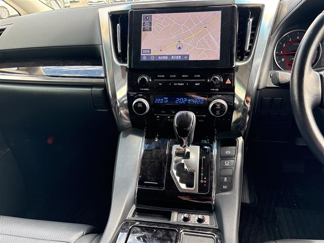 Toyota Alphard 6