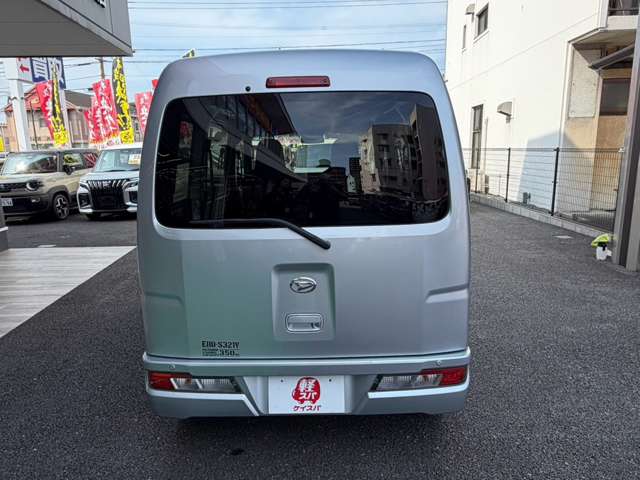 Daihatsu Hijet Cargo 11