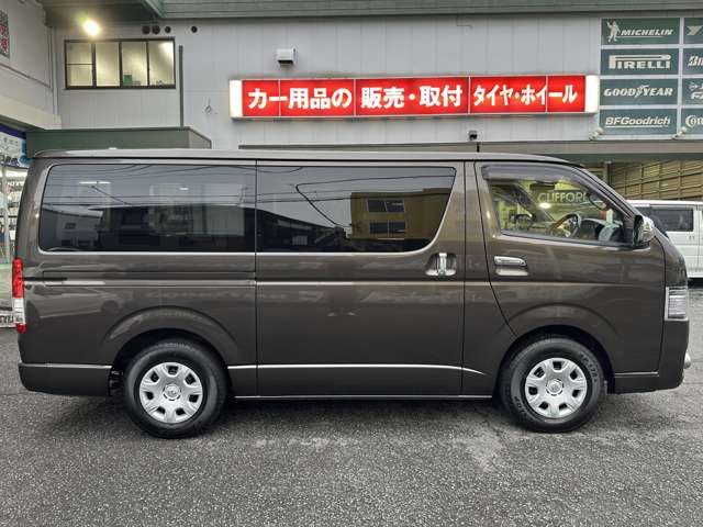 Toyota Hiace Van 11