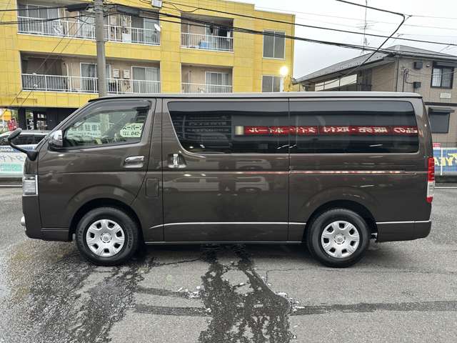 Toyota Hiace Van 12