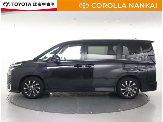 Toyota Voxy 2