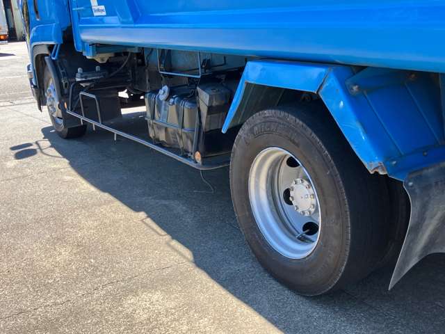 Isuzu Forward 9