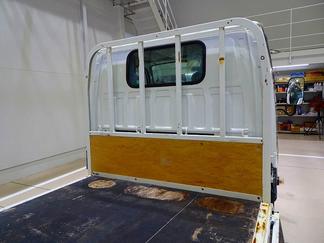 Isuzu Elf 6