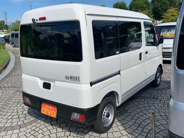 Daihatsu Hijet Cargo 4