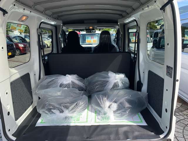 Daihatsu Hijet Cargo 6