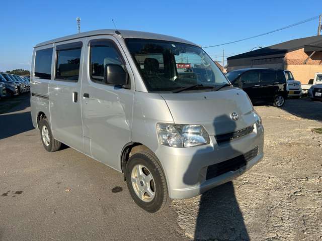 Toyota Light Ace Van 3