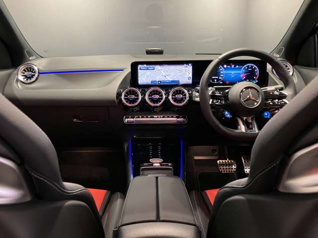 Mercedes-Benz GLA-Class 11