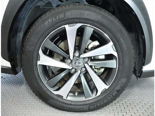 Lexus NX 7