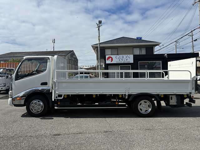 Hino Dutro 4
