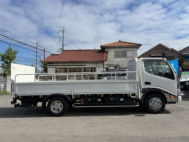 Hino Dutro 5