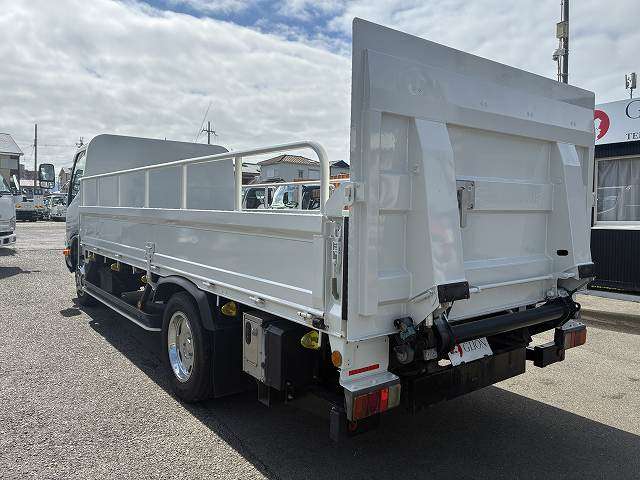 Hino Dutro 8