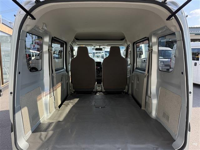 Mitsubishi Minicab Van 3