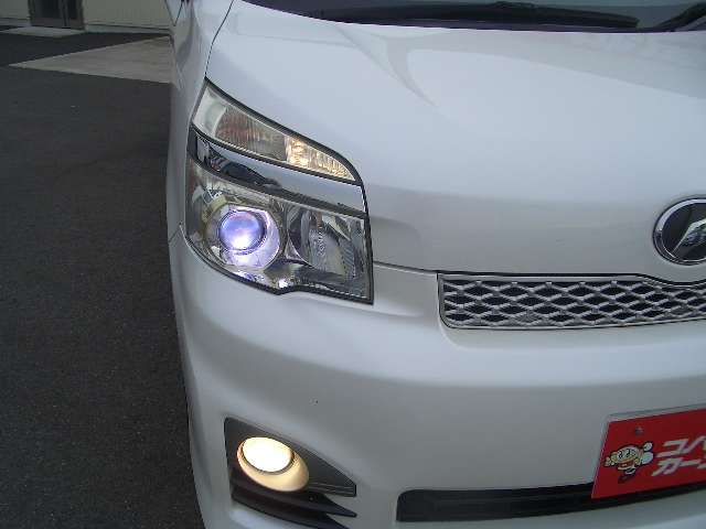 Toyota Voxy 12