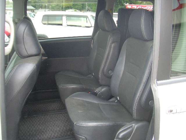 Toyota Voxy 6