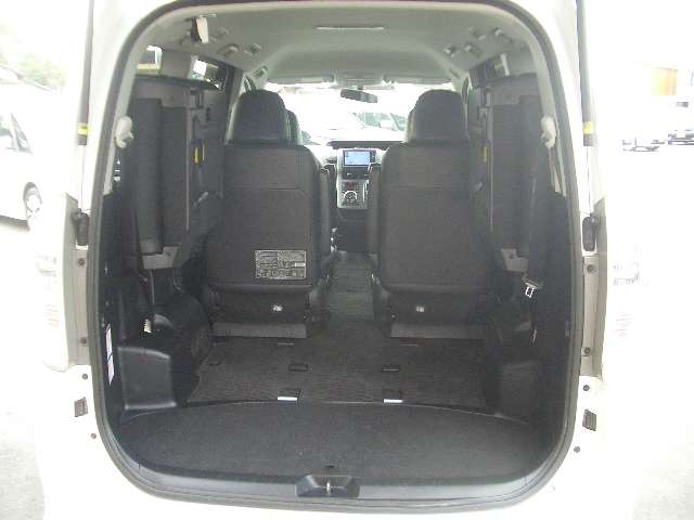 Toyota Voxy 9