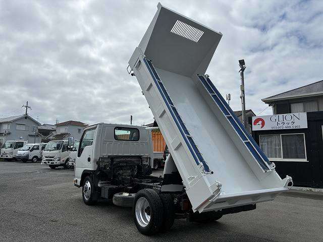Isuzu Elf 8