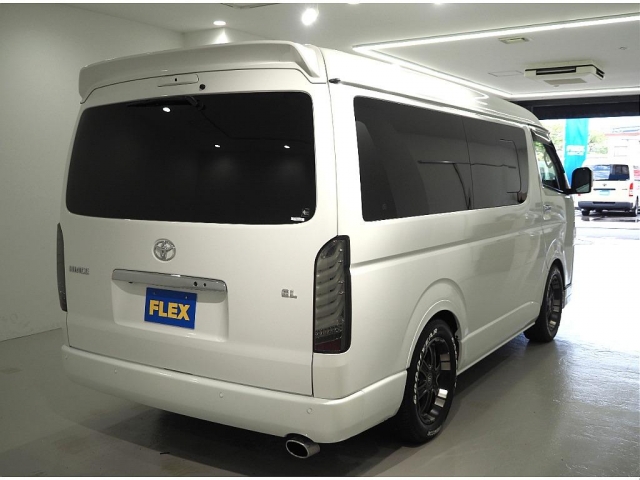 Toyota Hiace 5