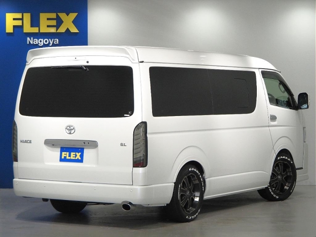 Toyota Hiace 7
