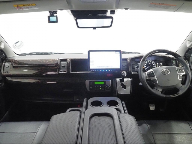Toyota Hiace 9