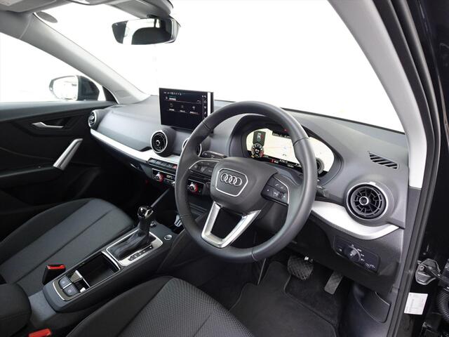 Audi Q2 8