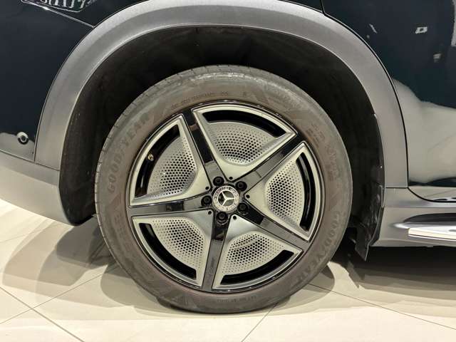 Mercedes-Benz EQE SUV 11