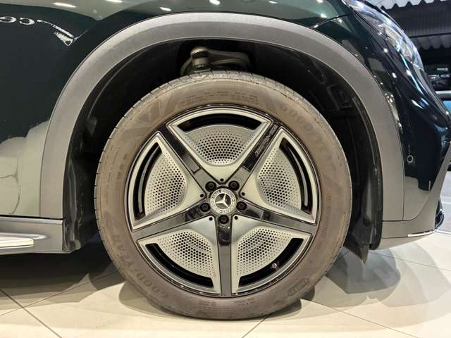 Mercedes-Benz EQE SUV 12