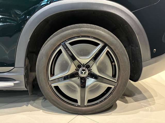 Mercedes-Benz EQE SUV 10