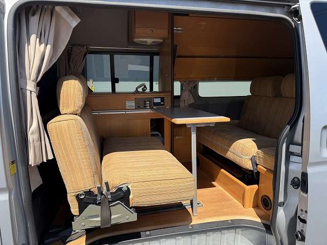 Toyota Hiace Van 11