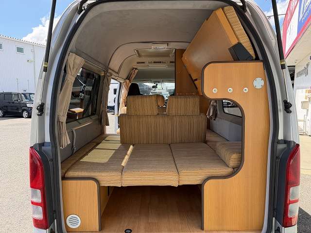 Toyota Hiace Van 12