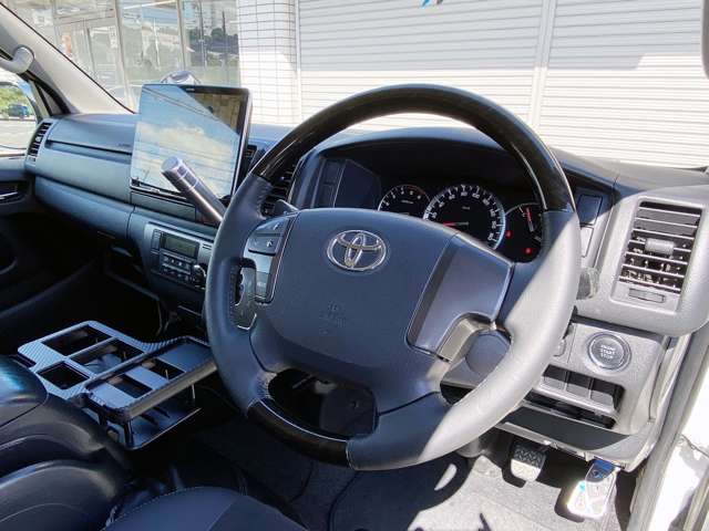 Toyota Regius Ace 11