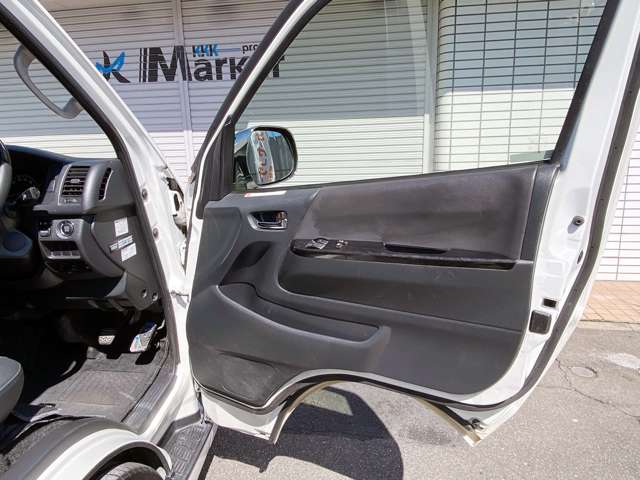 Toyota Regius Ace 12